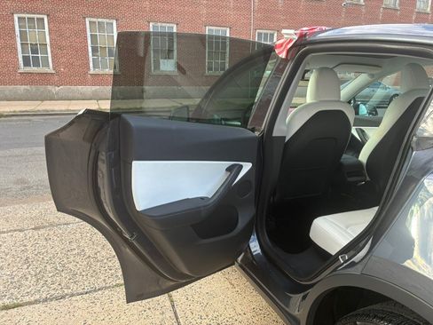 Used 2022 Tesla Model Y Long Range AWD/4WD image 14