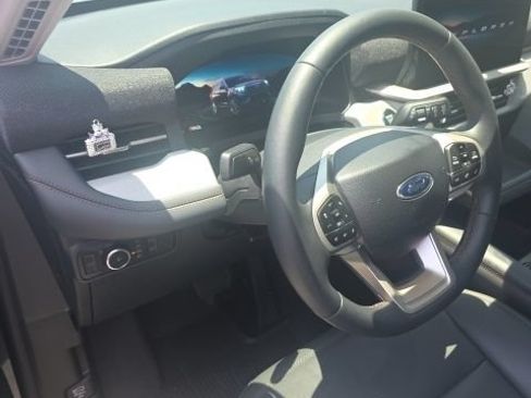 Used 2026 Ford Explorer Active w/ Active Comfort Package AWD/4WD image 9