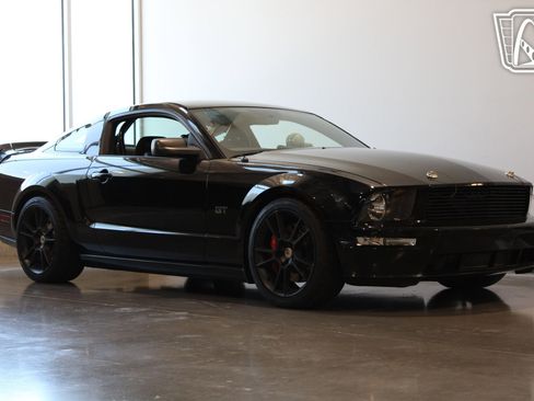 Used 2005 Ford Mustang GT RWD image 28