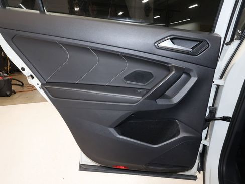 Used 2024 Volkswagen Tiguan SE image 19