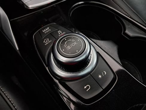 Used 2018 INFINITI QX30 Luxury AWD image 21