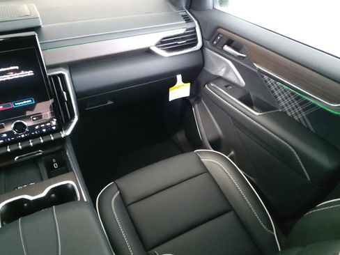 Used 2024 GMC Acadia Denali w/ Super Cruise Package image 16