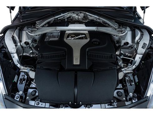 Used 2025 Aston Martin DBX 707 image 13