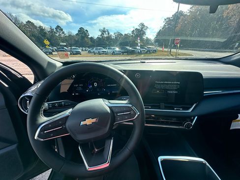 New 2026 Chevrolet Equinox LT image 8