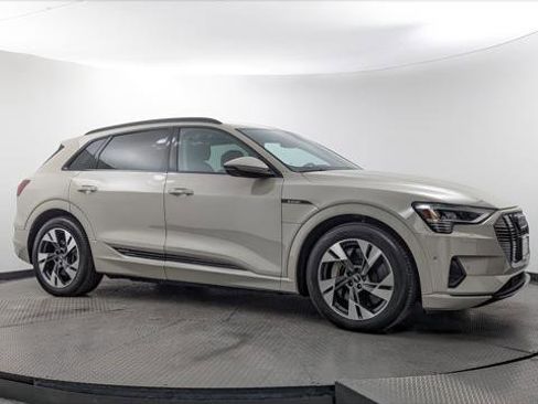 Used 2022 Audi e-tron Premium w/ Convenience Plus Package AWD/4WD image 11