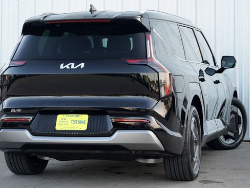 Used 2026 Kia EV9 Land image 5