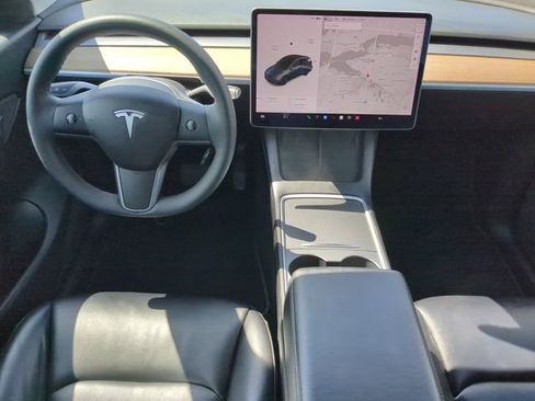 Used 2021 Tesla Model Y Long Range image 17