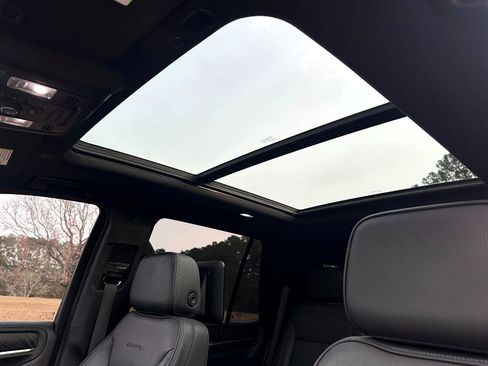 Used 2023 GMC Yukon Denali w/ Denali Reserve Package image 16