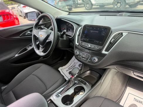 Used 2025 Chevrolet Malibu RS FWD image 10