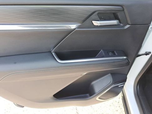 Used 2025 GMC Acadia Elevation image 12