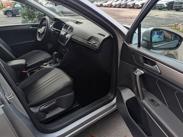 Used 2022 Volkswagen Tiguan SE AWD/4WD image 11