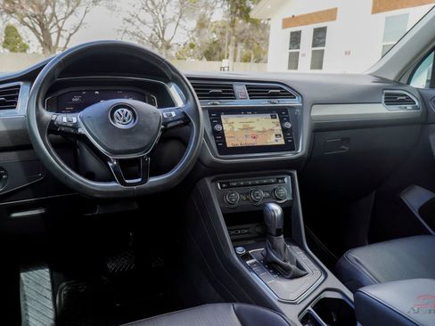 Used 2020 Volkswagen Tiguan SEL w/ Tiguan Three-Row MDO Package image 15