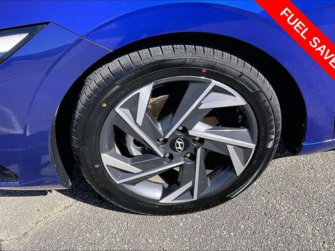 Used 2025 Hyundai Elantra SEL FWD image 8