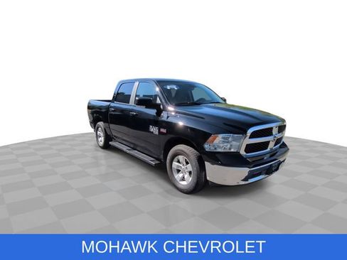 Used 2019 RAM 1500 Classic SLT w/ Luxury Group AWD/4WD image 2