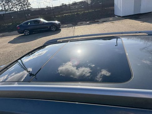 Used 2018 Nissan Rogue SV image 12