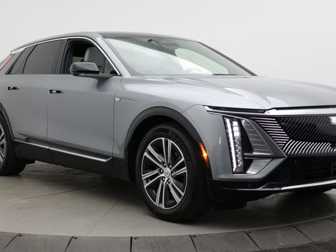 Used 2024 Cadillac Lyriq Luxury RWD image 3