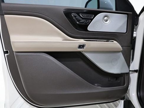 Used 2022 Lincoln Aviator Reserve w/ Equipment Group 201A RWD image 19