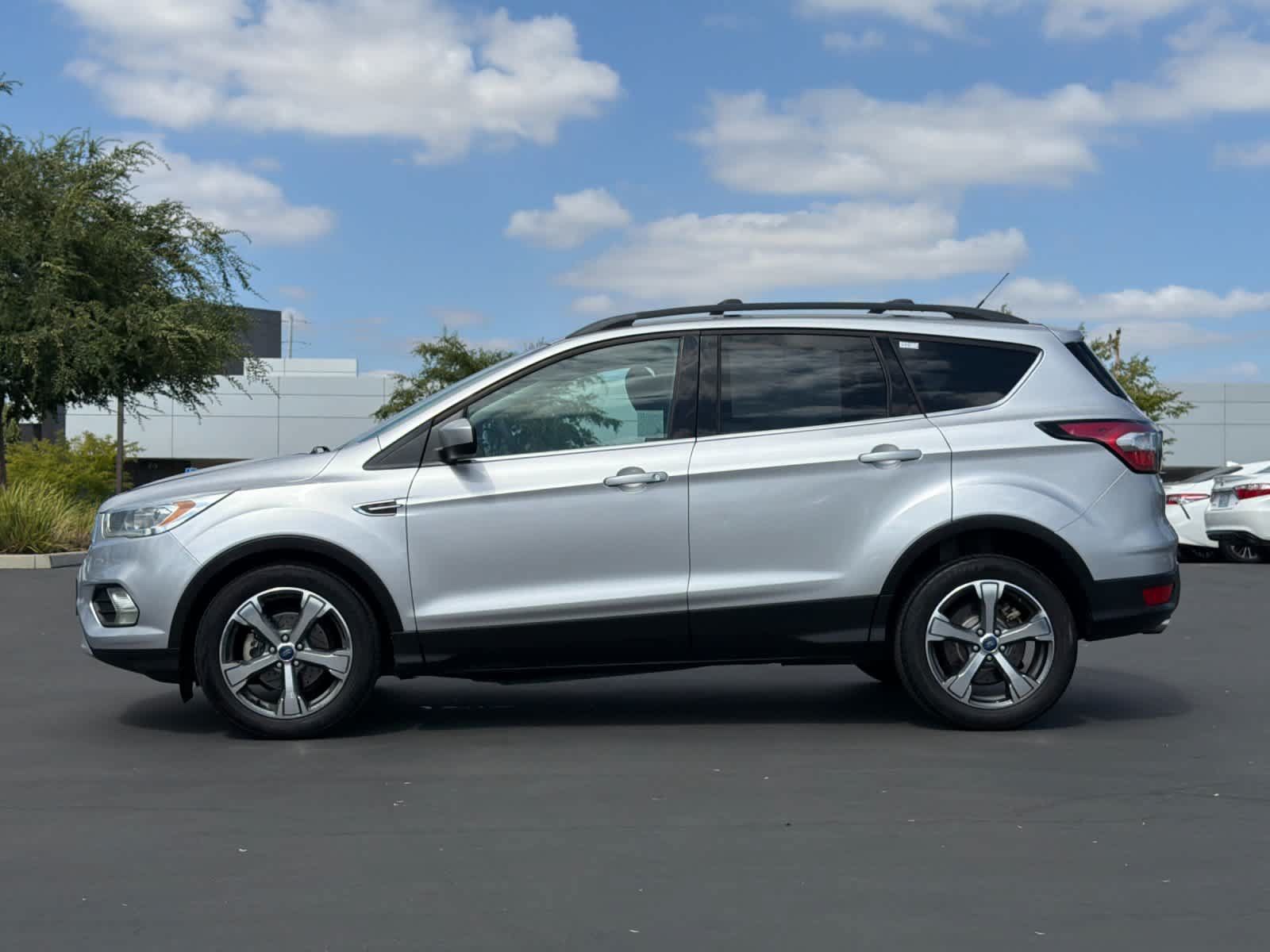 Used 2017 Ford Escape SE w/ Equipment Group 201A FWD image 8