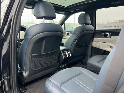 Used 2023 Kia Sorento SX Prestige image 11