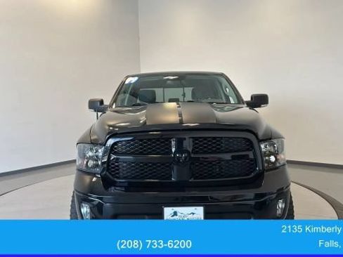 Used 2019 RAM 1500 Classic SLT w/ Black Appearance Group AWD/4WD image 3
