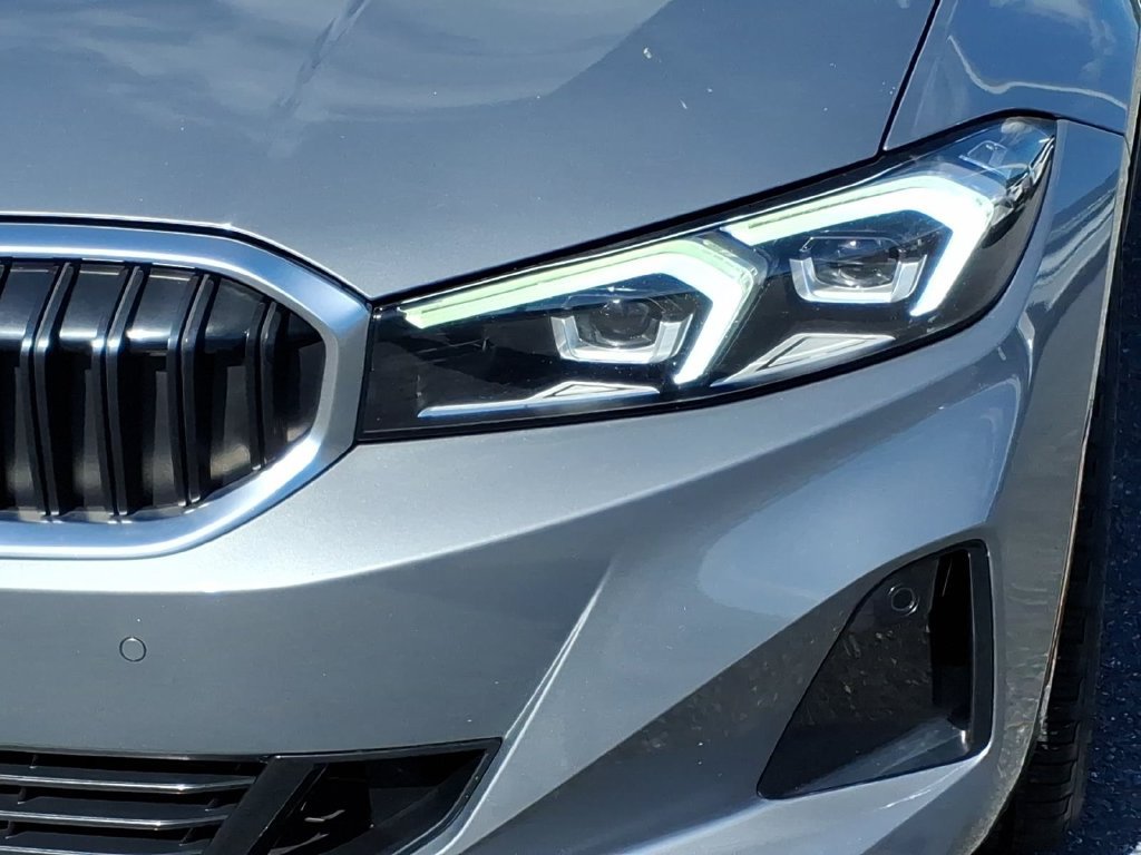 Used 2023 BMW 330i xDrive Sedan w/ Premium Package AWD/4WD image 8