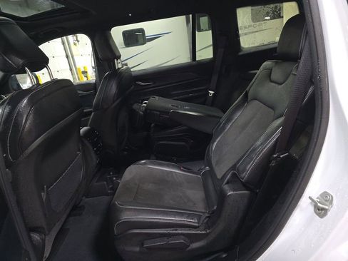 Used 2023 Jeep Grand Cherokee L Laredo image 4