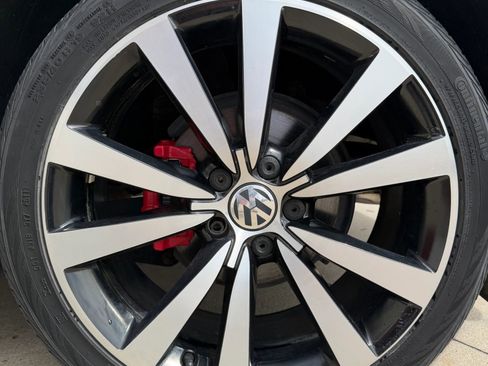 Used 2012 Volkswagen Beetle Launch Edition FWD image 16