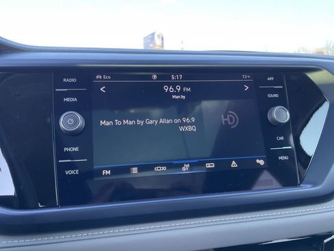 Certified 2024 Volkswagen Taos SE image 13