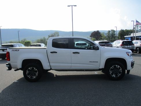Used 2022 Chevrolet Colorado Z71 AWD/4WD image 4