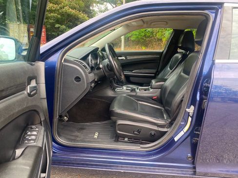 Used 2016 Chrysler 300 Limited RWD image 16