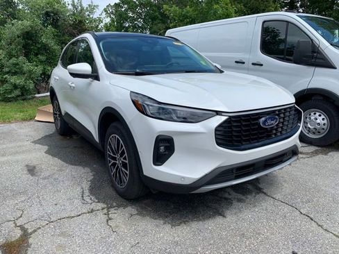 Used 2024 Ford Escape SE w/ PHEV Premium Package FWD image 2