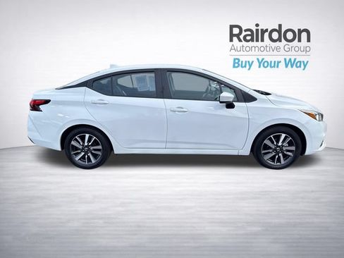 Used 2022 Nissan Versa SV FWD image 8
