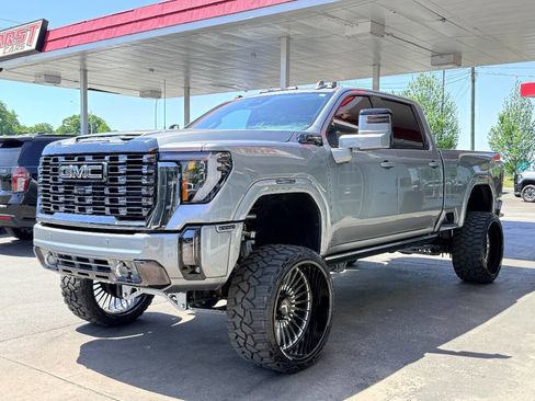 Used 2024 GMC Sierra 2500 Denali Ultimate image 6