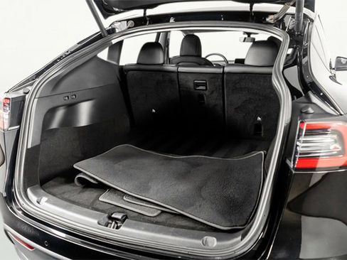 Used 2022 Tesla Model Y Long Range image 46