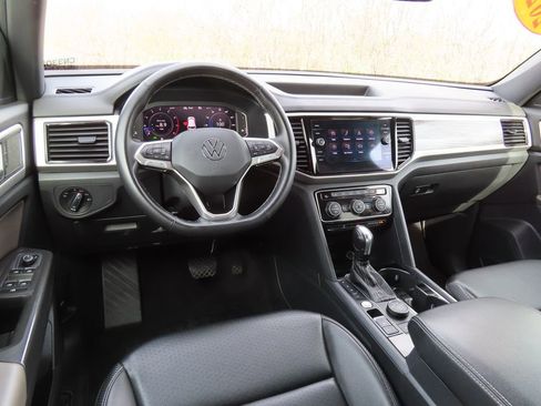 Used 2022 Volkswagen Atlas Cross Sport SE image 4