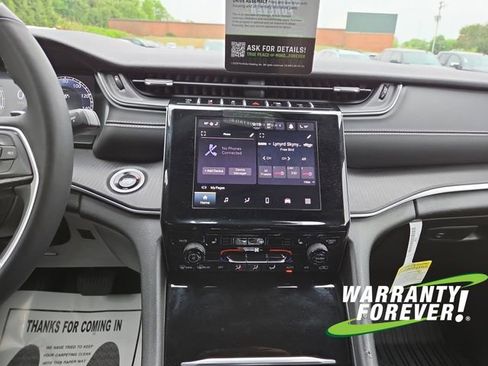 Used 2024 Jeep Grand Cherokee Laredo w/ Luxury Tech Group I AWD/4WD image 11