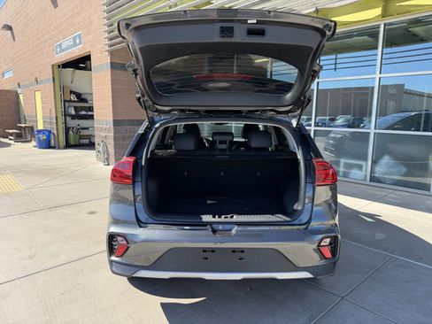 Used 2022 Kia Niro EX image 38