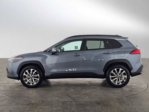 Used 2024 Toyota Corolla Cross XLE w/ Convenience Package image 6