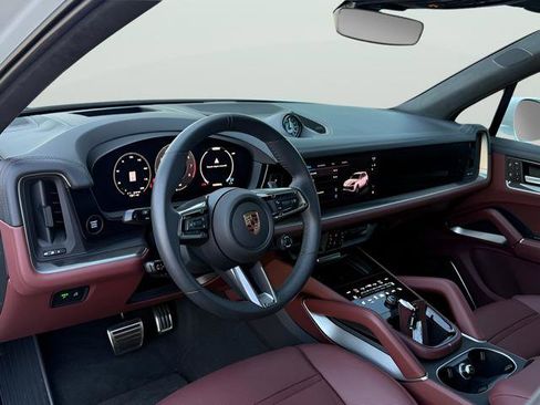 Used 2025 Porsche Cayenne GTS image 15