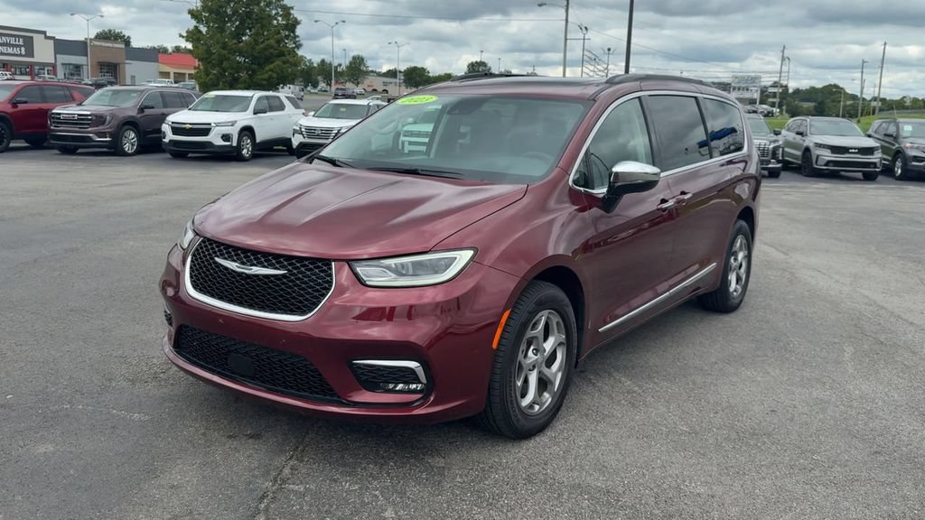 Used 2023 Chrysler Pacifica Limited AWD/4WD image 2