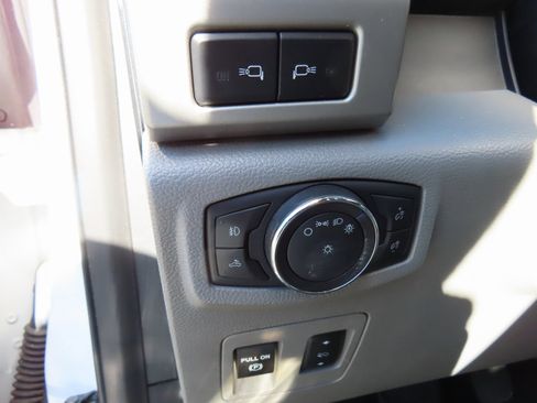 Used 2018 Ford F150 Lariat image 16