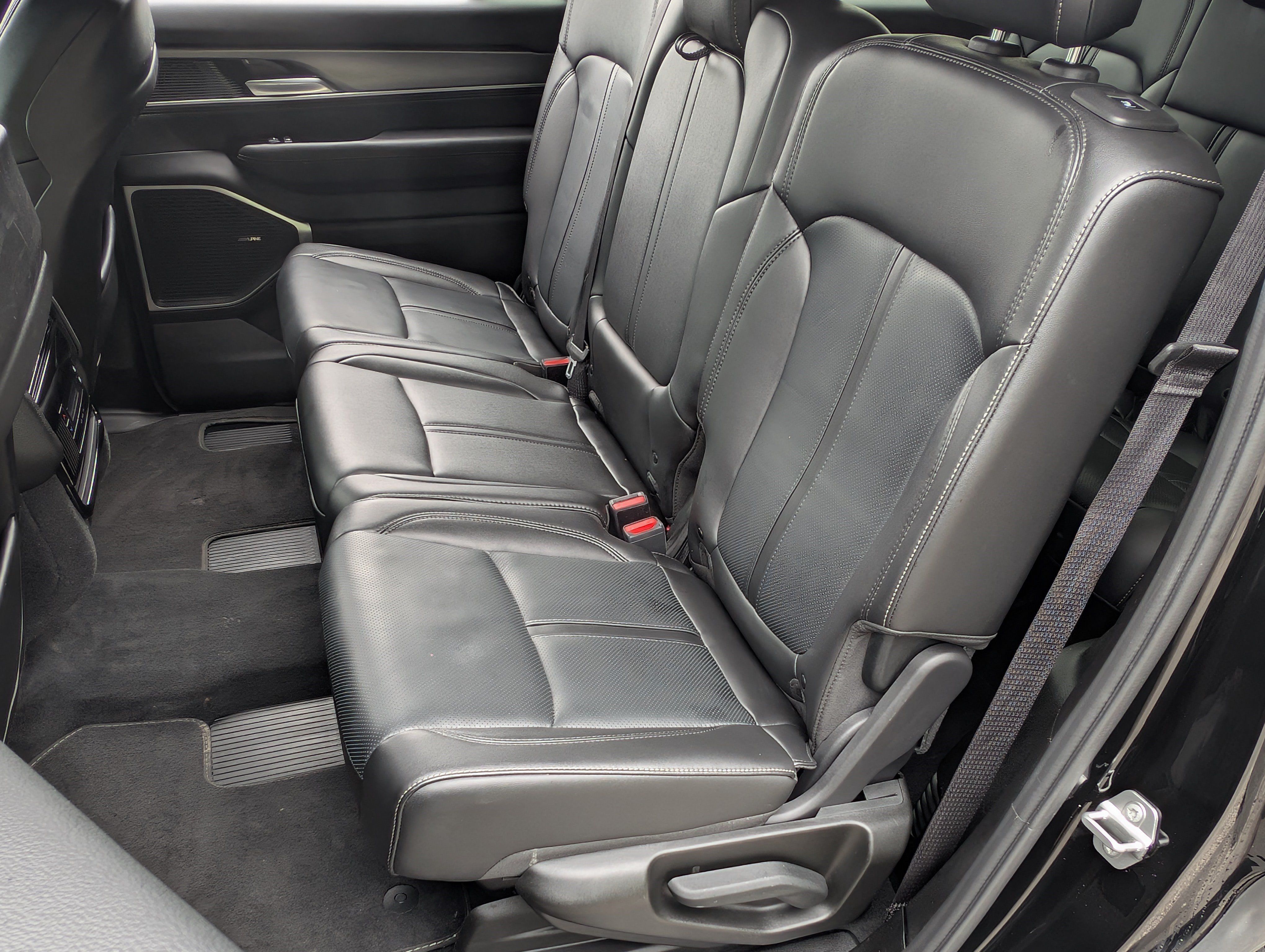 Used 2025 Jeep Wagoneer 4WD image 17