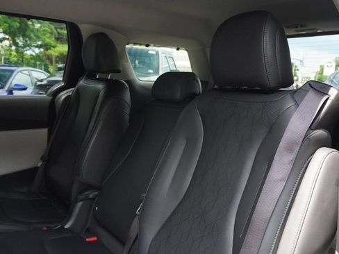 Used 2024 Kia Carnival EX FWD image 31