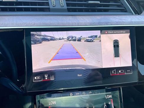 Used 2022 Audi e-tron Premium Plus w/ Premium Plus Package image 23