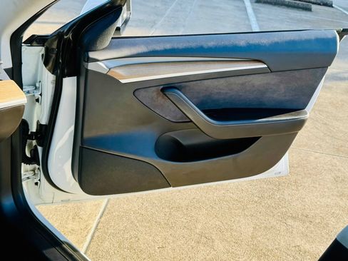 Used 2021 Tesla Model 3 Standard Range Plus RWD image 24