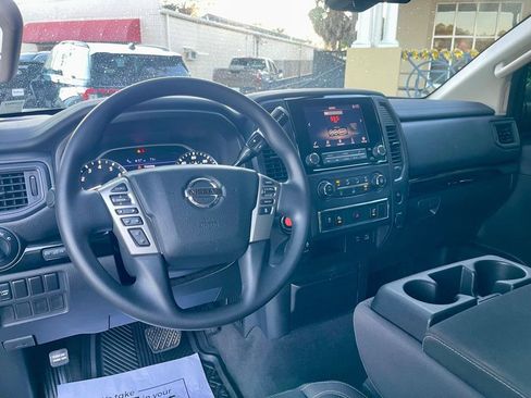 Used 2022 Nissan Titan SV image 13
