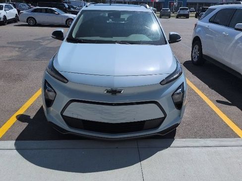 Used 2022 Chevrolet Bolt EUV Premier w/ Launch Edition FWD image 2