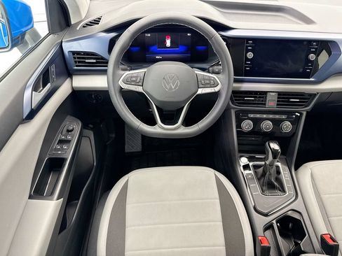 Used 2023 Volkswagen Taos SE w/ Panoramic Sunroof Package FWD image 10