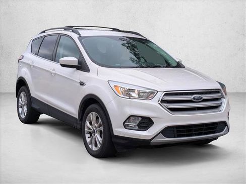 Used 2018 Ford Escape SE w/ SE Sync 3 Package image 3