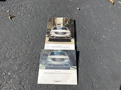 Used 2015 Chrysler Town & Country Touring image 25